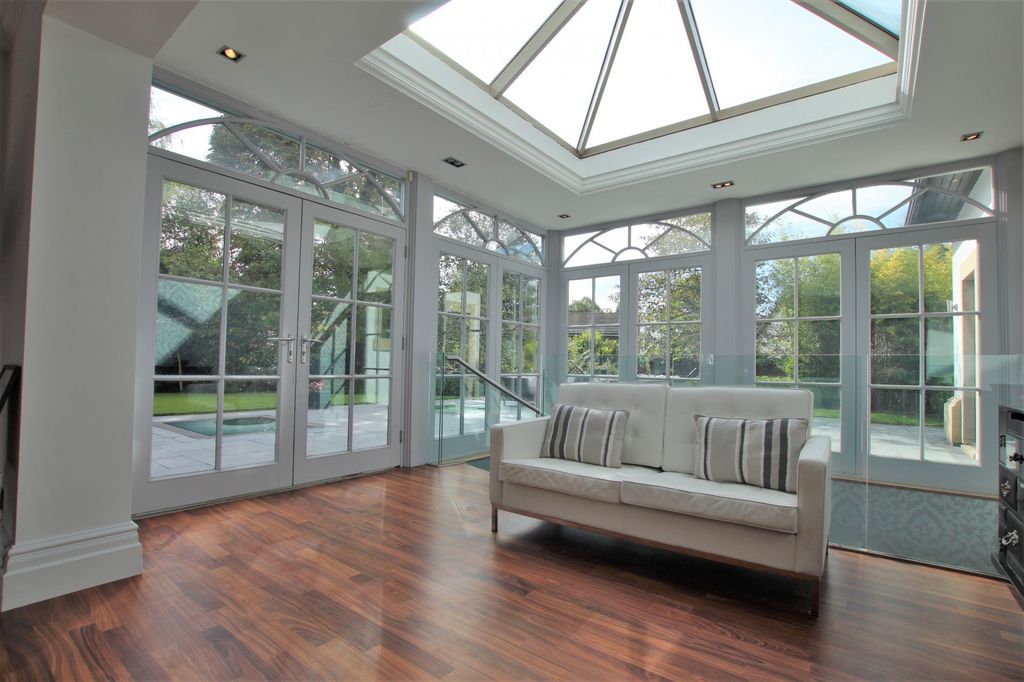 Property photo 2 of 30 Orangery