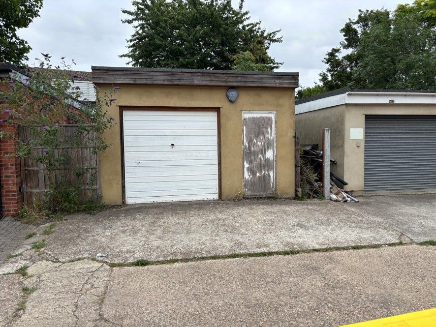Property photo 3 of 12