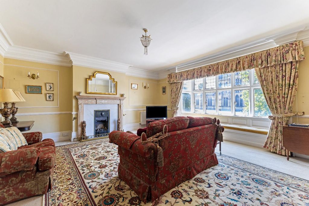 Property photo 3 of 19 95121_28 The Close (4).Jpg