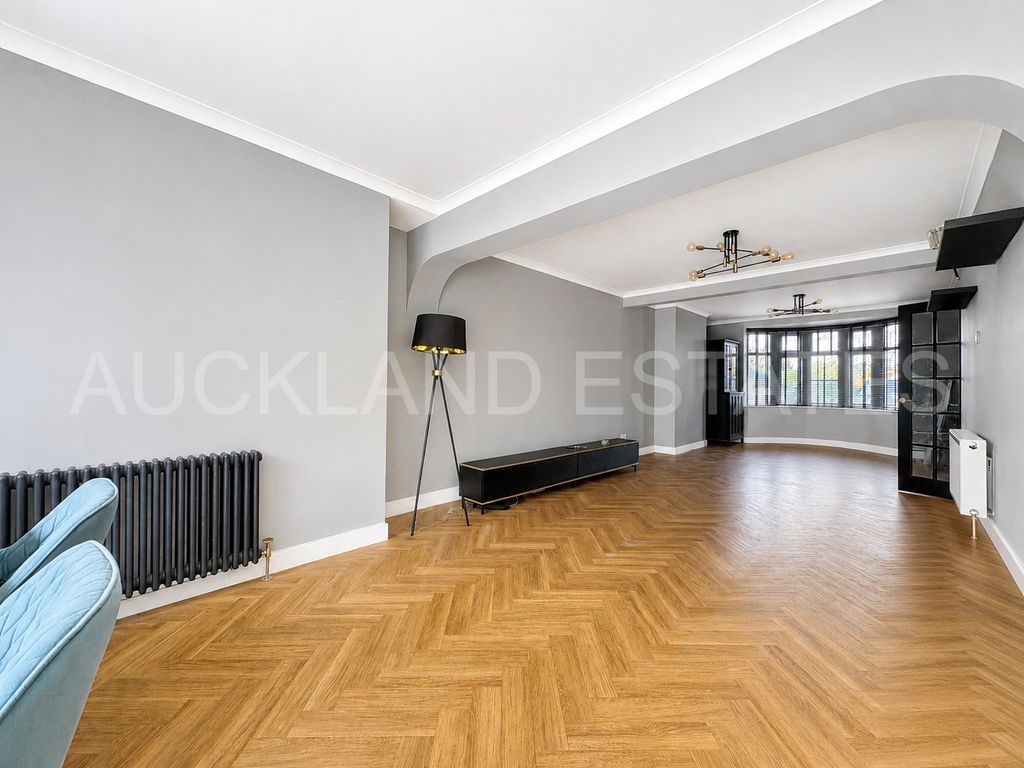 Property photo 3 of 32