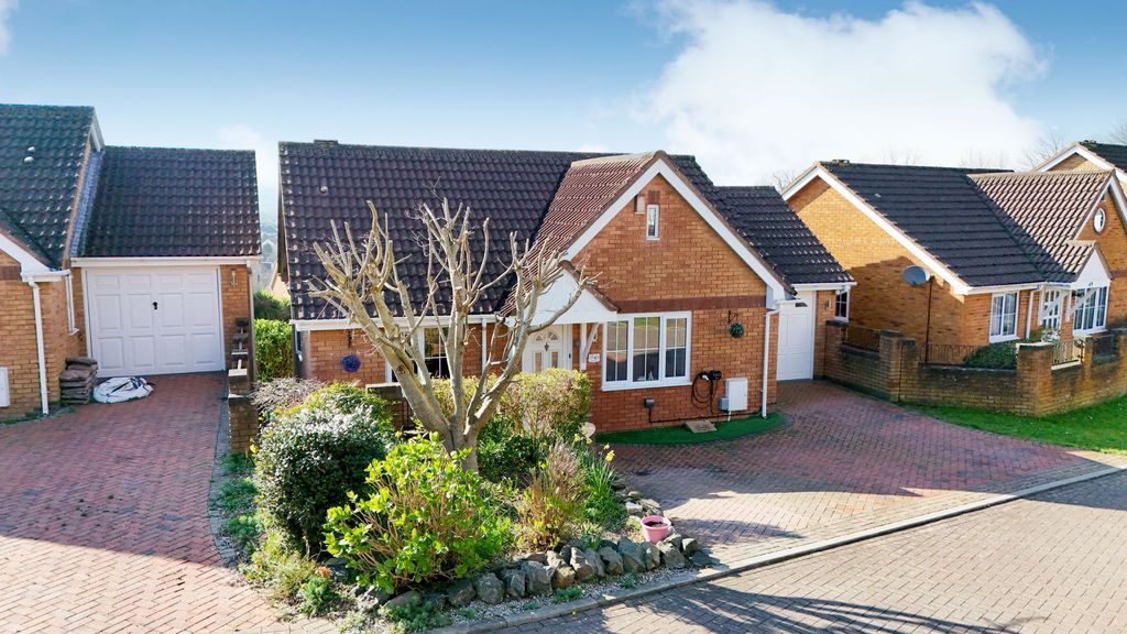 Property photo 1 of 28