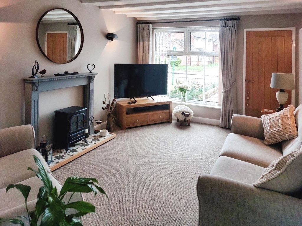 Property photo 2 of 17 Lounge