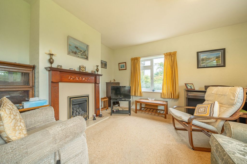 Property photo 2 of 25