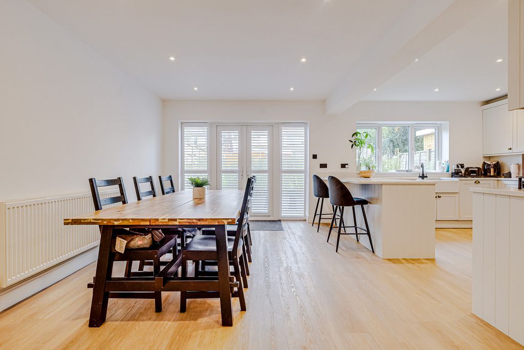 Property photo 2 of 26