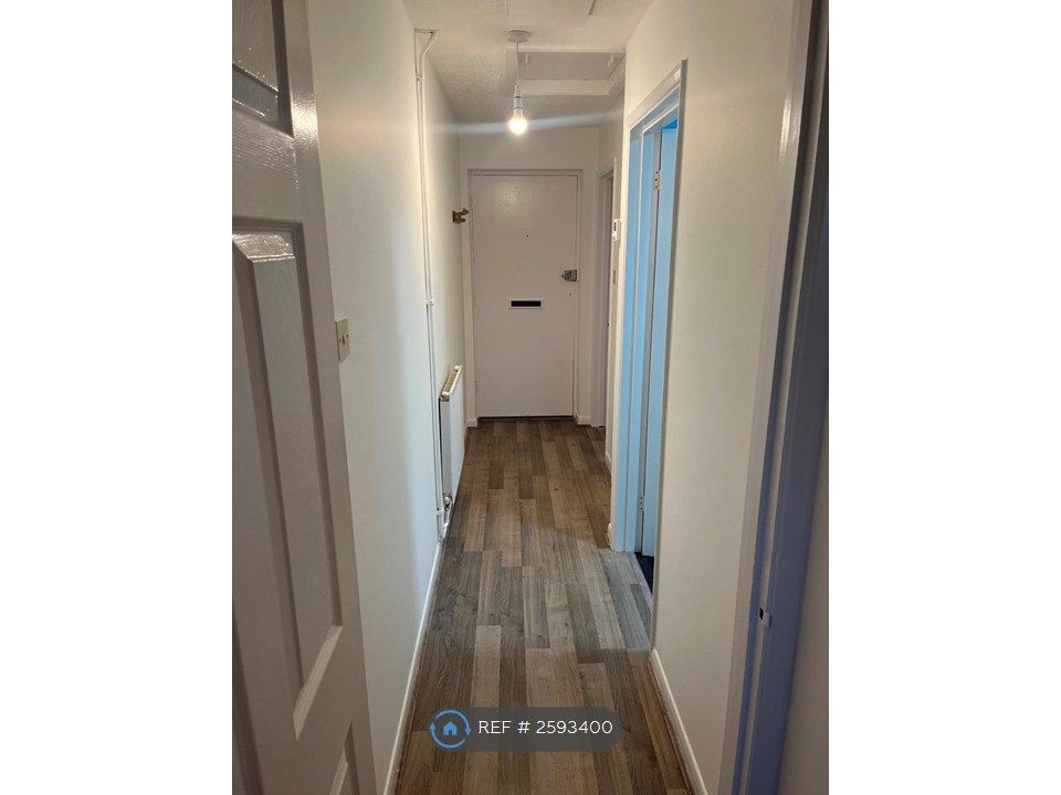 Property photo 3 of 8 Hallway