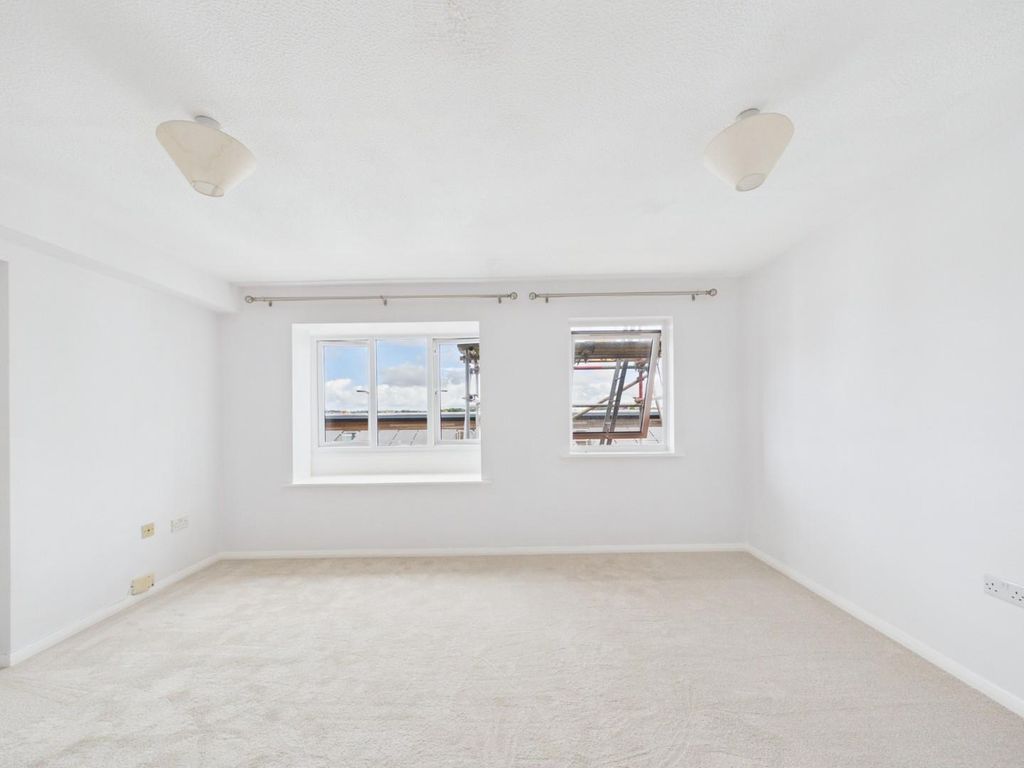 Property photo 2 of 13 Cam01576G0-Pr0375-Still001.Jpg