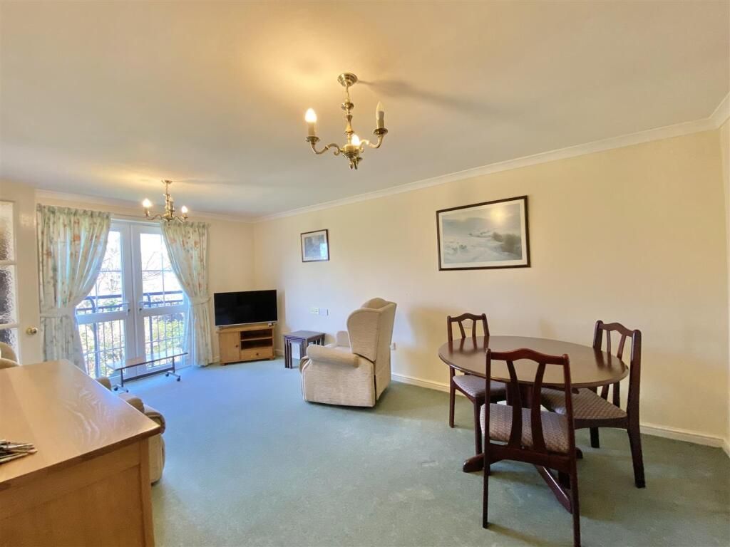 Property photo 3 of 12