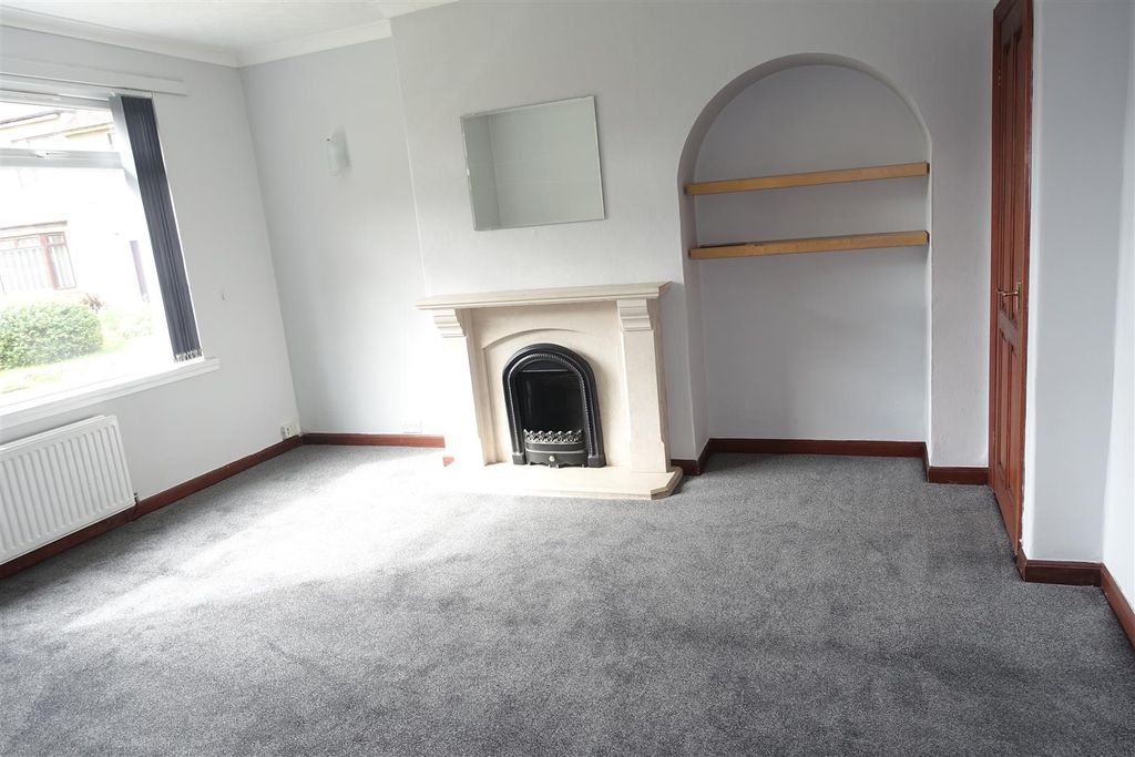 Property photo 3 of 10 Lounge