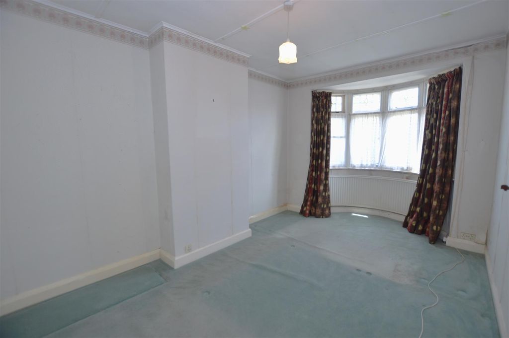 Property photo 2 of 11 33 Lyndhurst Avenue Bed1.Jpg