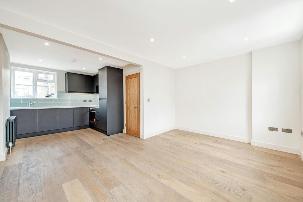 Property photo 3 of 9 Kitchen/Reception Room