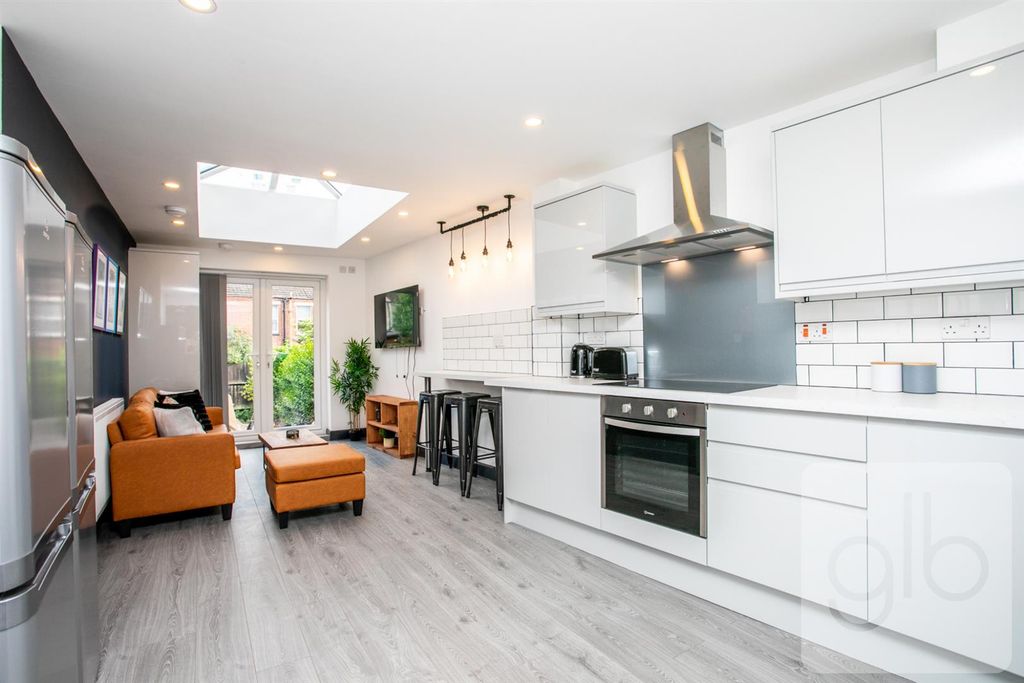 Property photo 3 of 16 4.Png