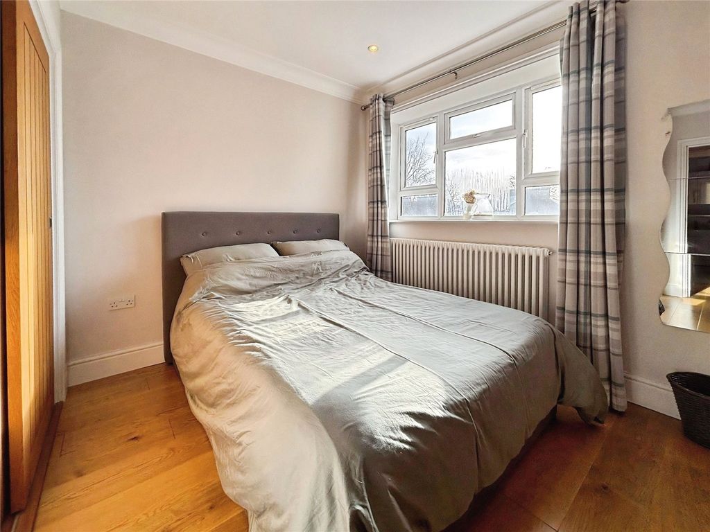 Property photo 3 of 9 Bedroom