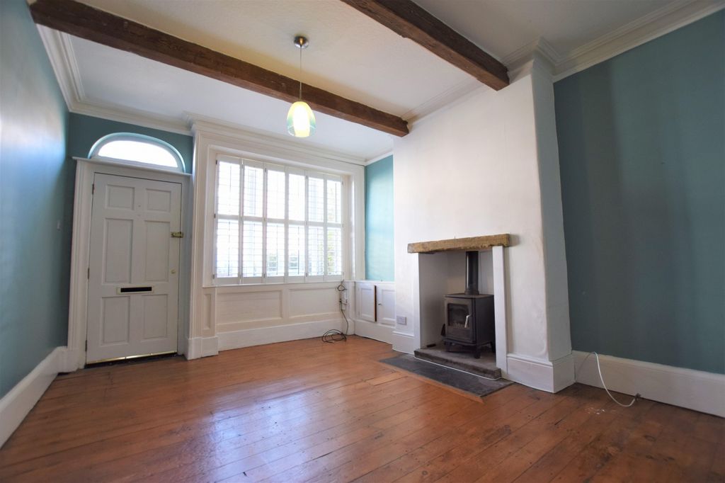 Property photo 2 of 11 .