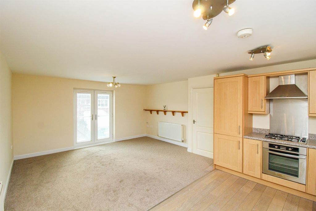 Property photo 2 of 8