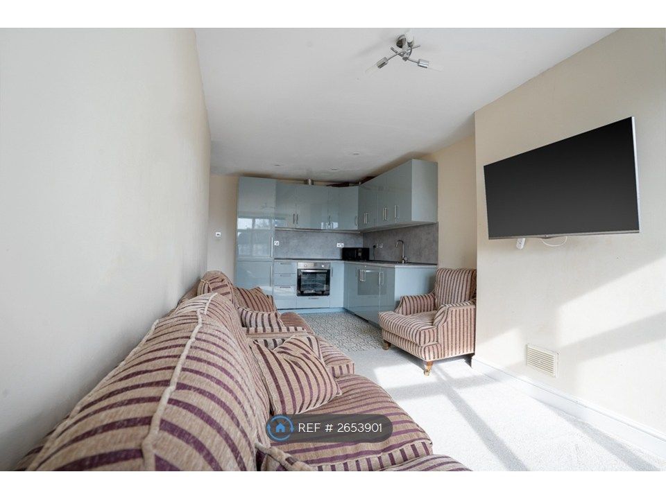 Property photo 3 of 13 Open Lounge 02