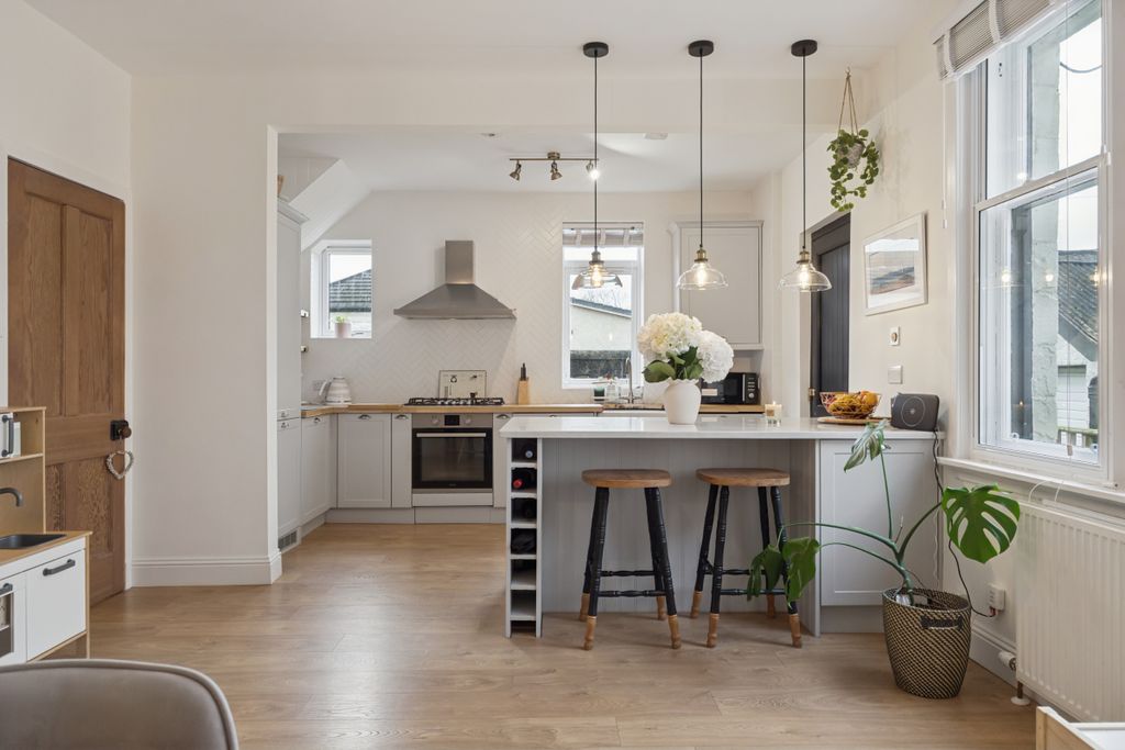 Property photo 3 of 45