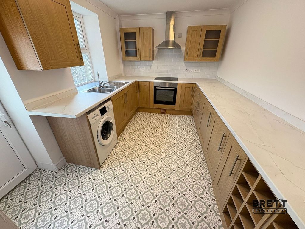 Property photo 2 of 8 Not Specified