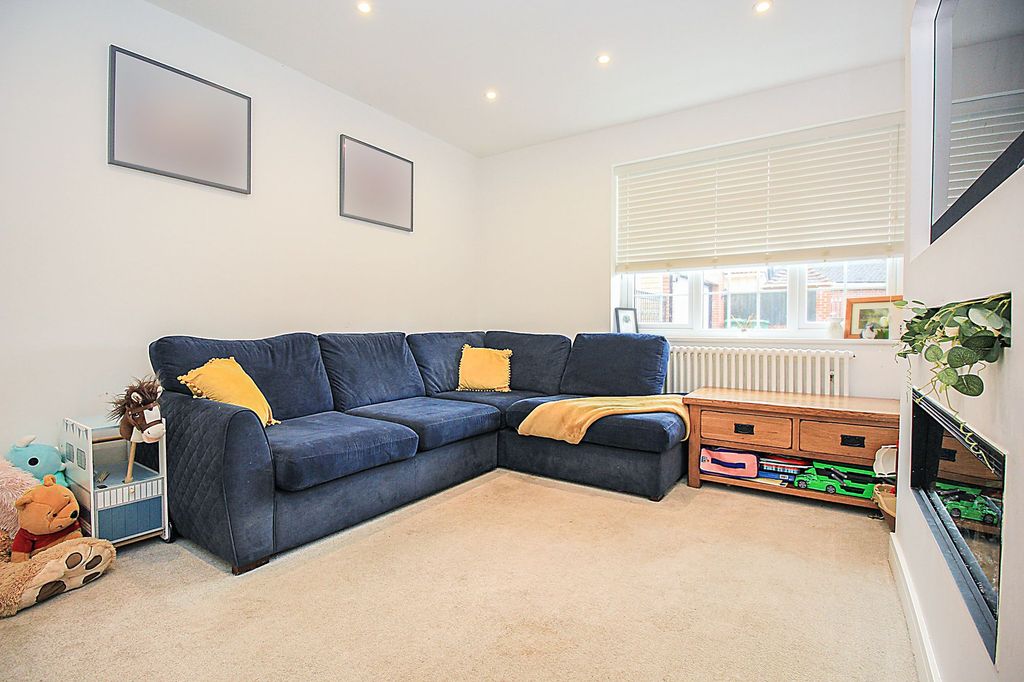 Property photo 2 of 31