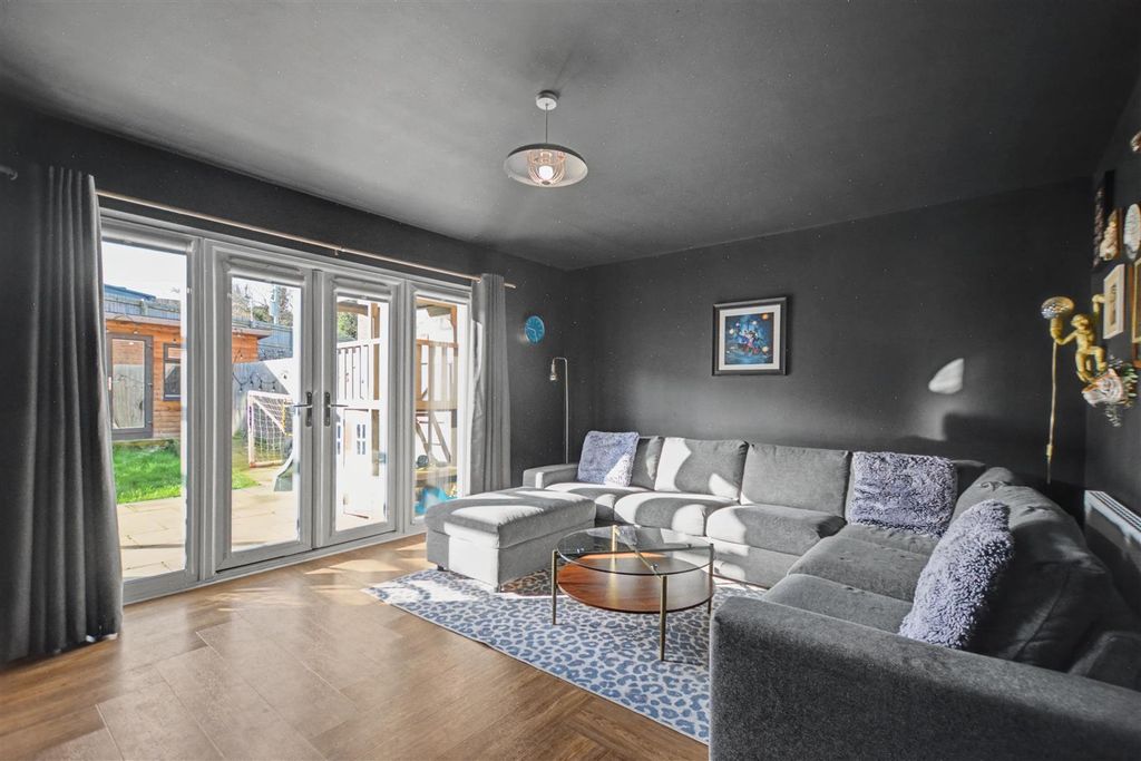 Property photo 2 of 27 Lounge_1.Jpeg