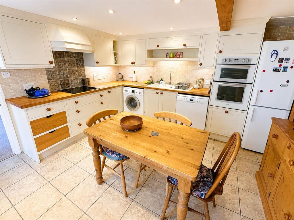 Property photo 3 of 15 Kitchen