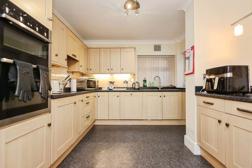 Property photo 3 of 18 Pbox-Img.Jpg