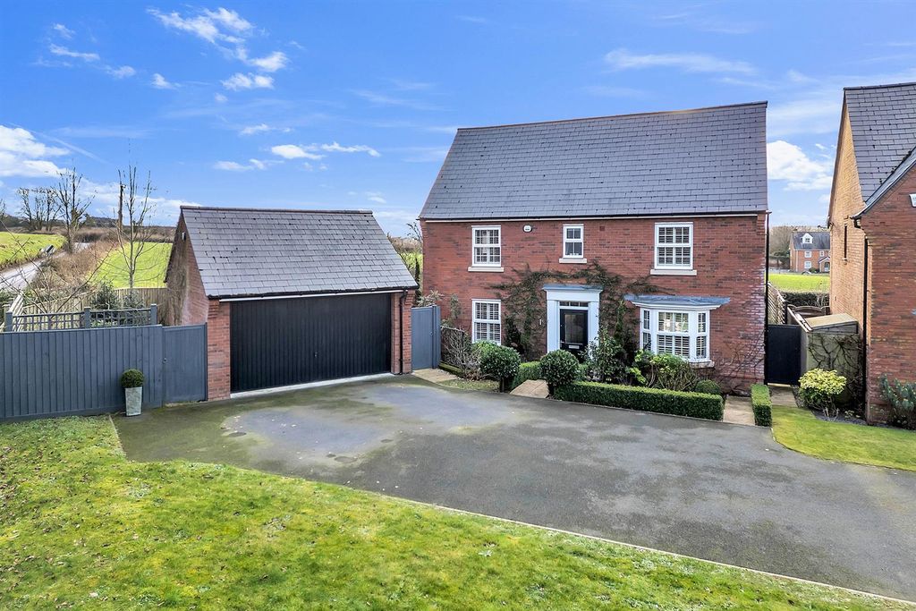 Property photo 1 of 20 1 Gerway Close