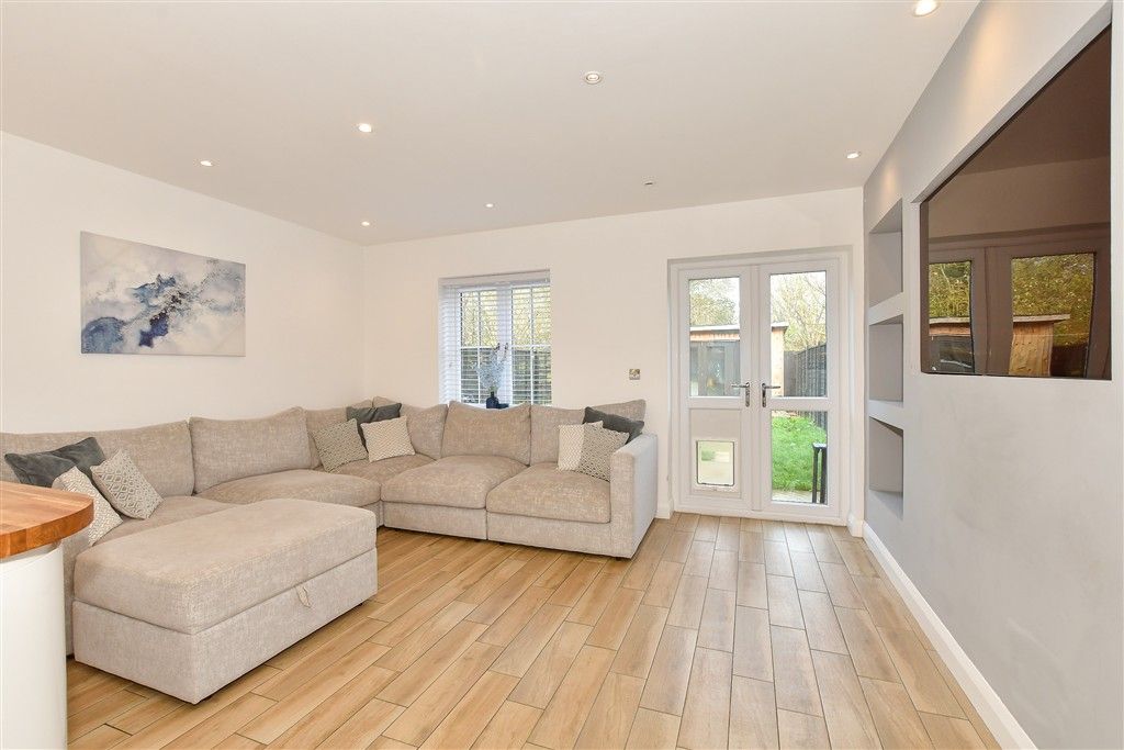 Property photo 1 of 10 Lounge