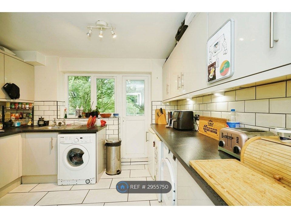 Property photo 2 of 27 Spacious Kitchen
