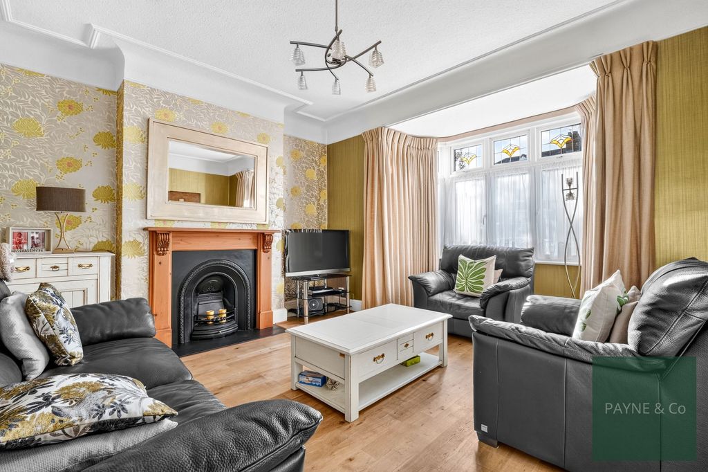 Property photo 2 of 30