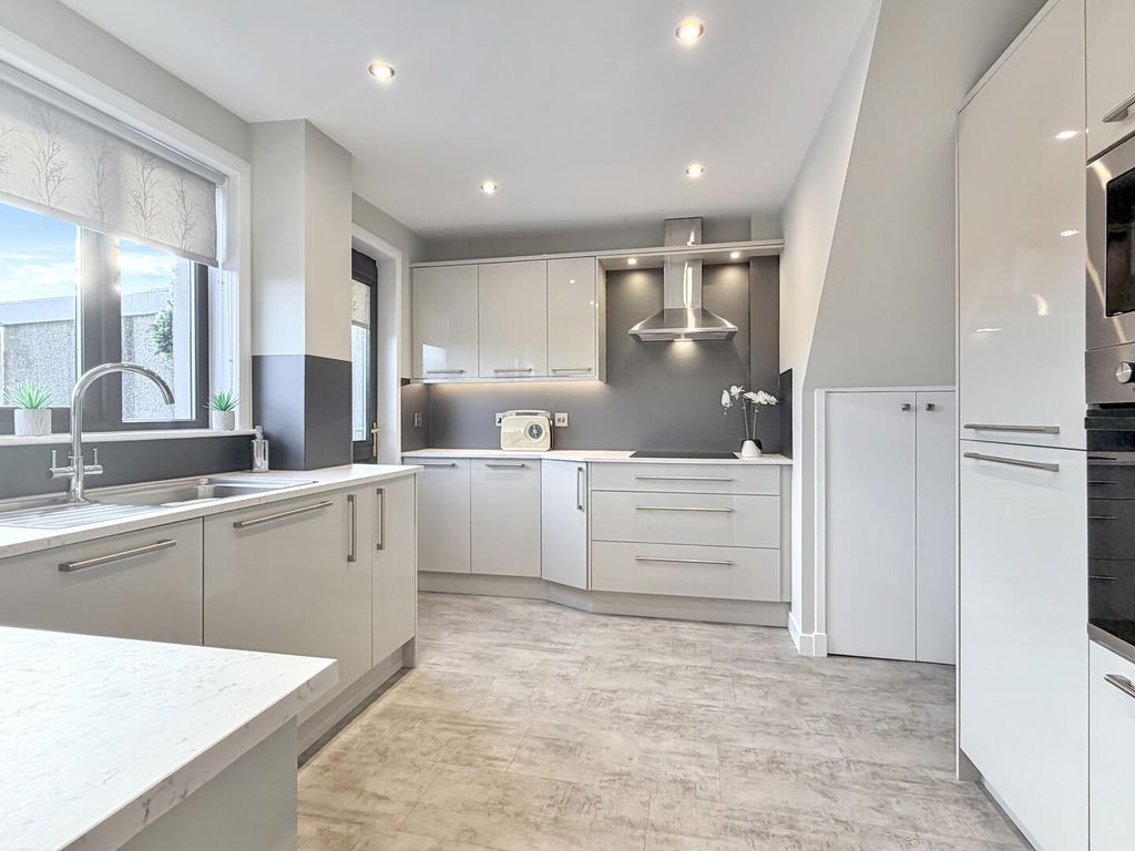 Property photo 3 of 23 Kitchen