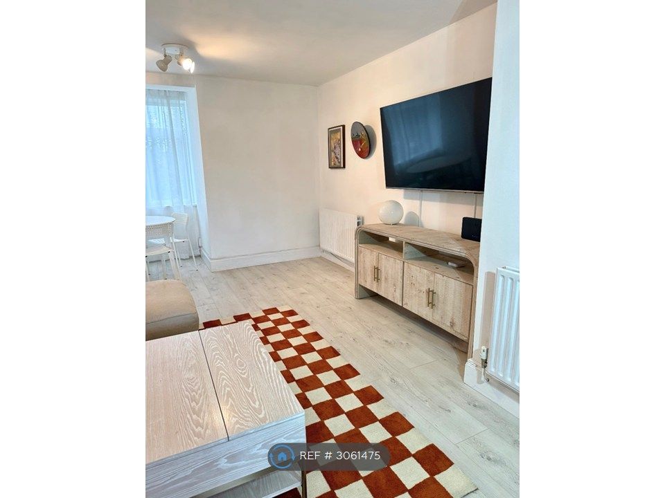 Property photo 2 of 11 Living/ Dining Room