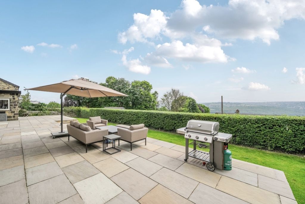 Property photo 3 of 25 Extensive South-Facing Patio