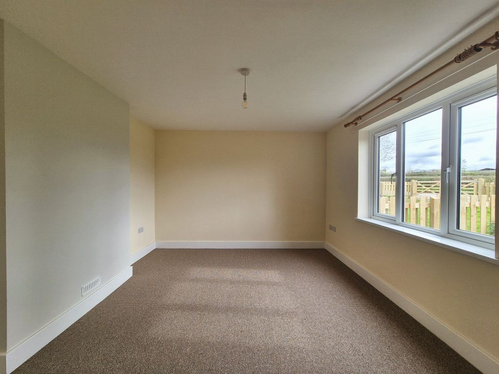 Property photo 3 of 16 Dining Room