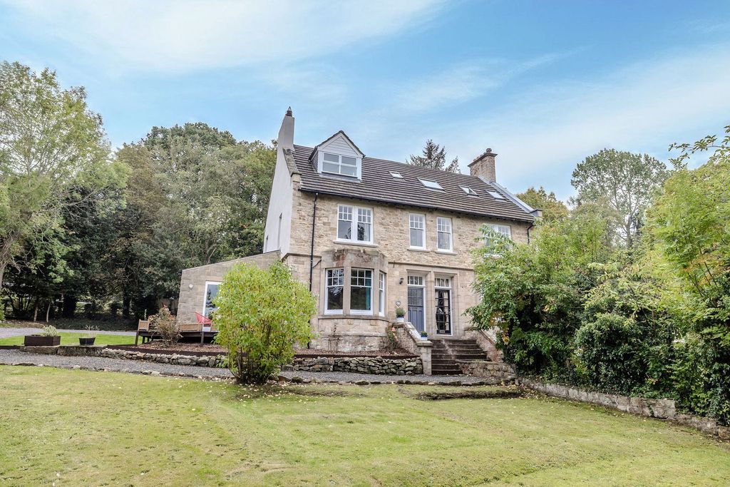 Property photo 2 of 40