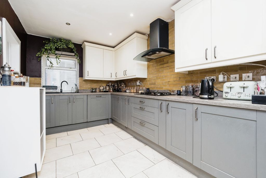 Property photo 2 of 18 Photography