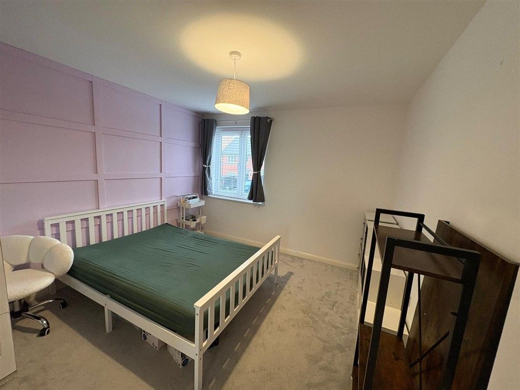 Property photo 3 of 9 Bedroom