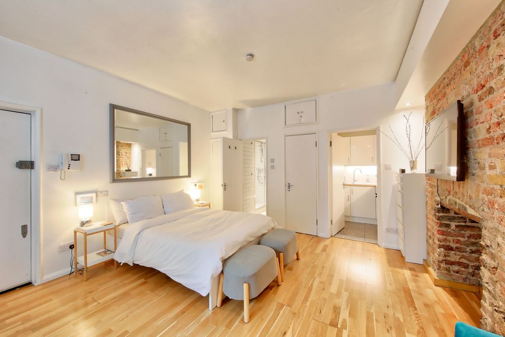 Property photo 3 of 7 51A__Longridge_Road_Image6_18641_4