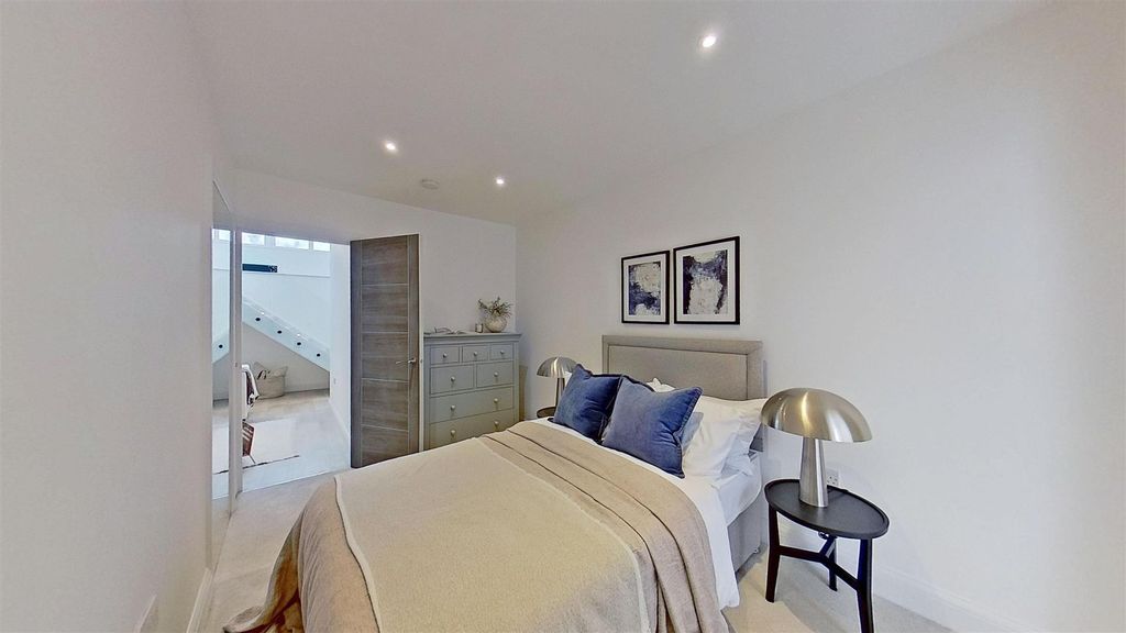Property photo 3 of 15 178-Mitcham-Road-Tooting-Sw17-08092025_121408.Jpg