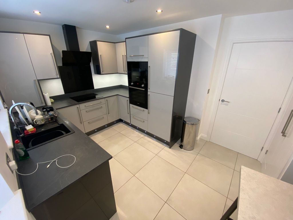 Property photo 2 of 14 Kitchen