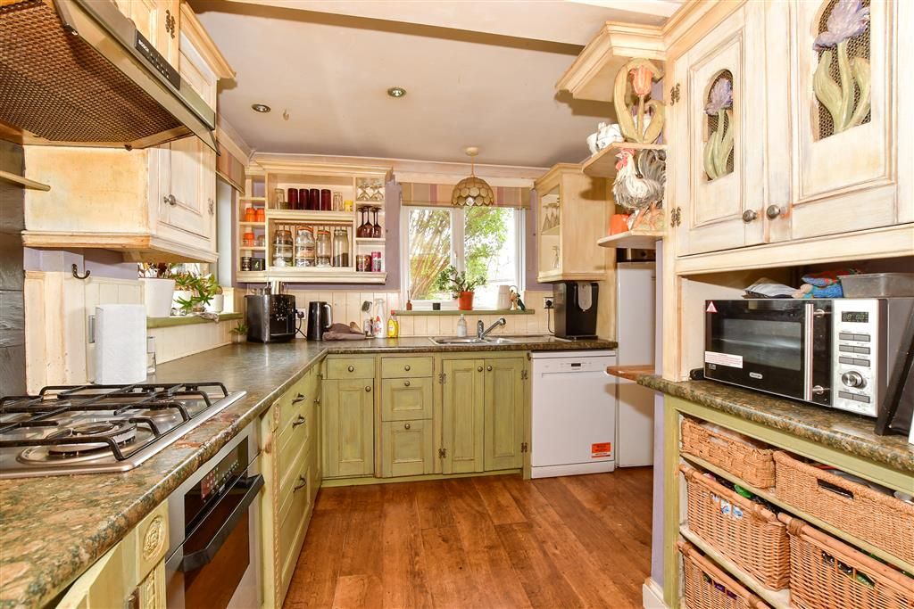 Property photo 3 of 13 Kitchen