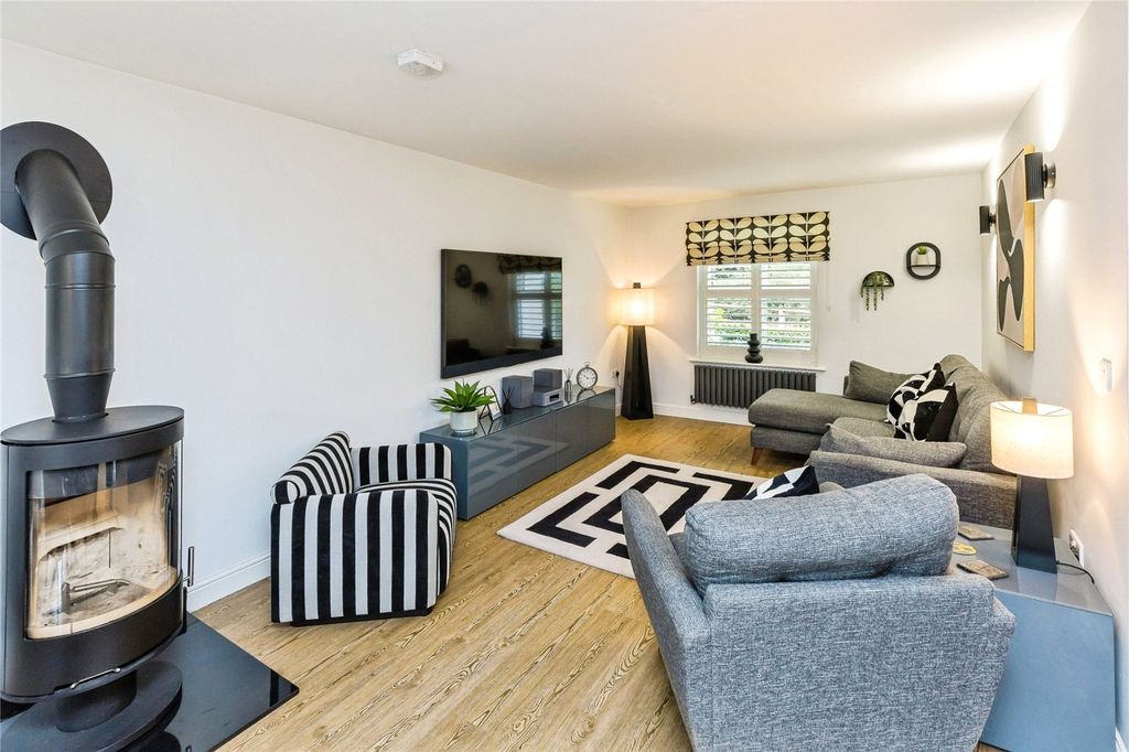 Property photo 2 of 26 Openplan Living