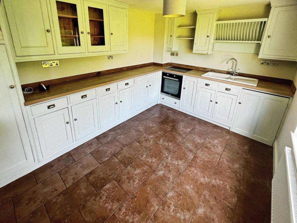 Property photo 2 of 14 Kitchen