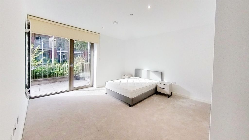 Property photo 1 of 12 Pendant-Court-Royal-Wharf-Bedroom(2).Jpg