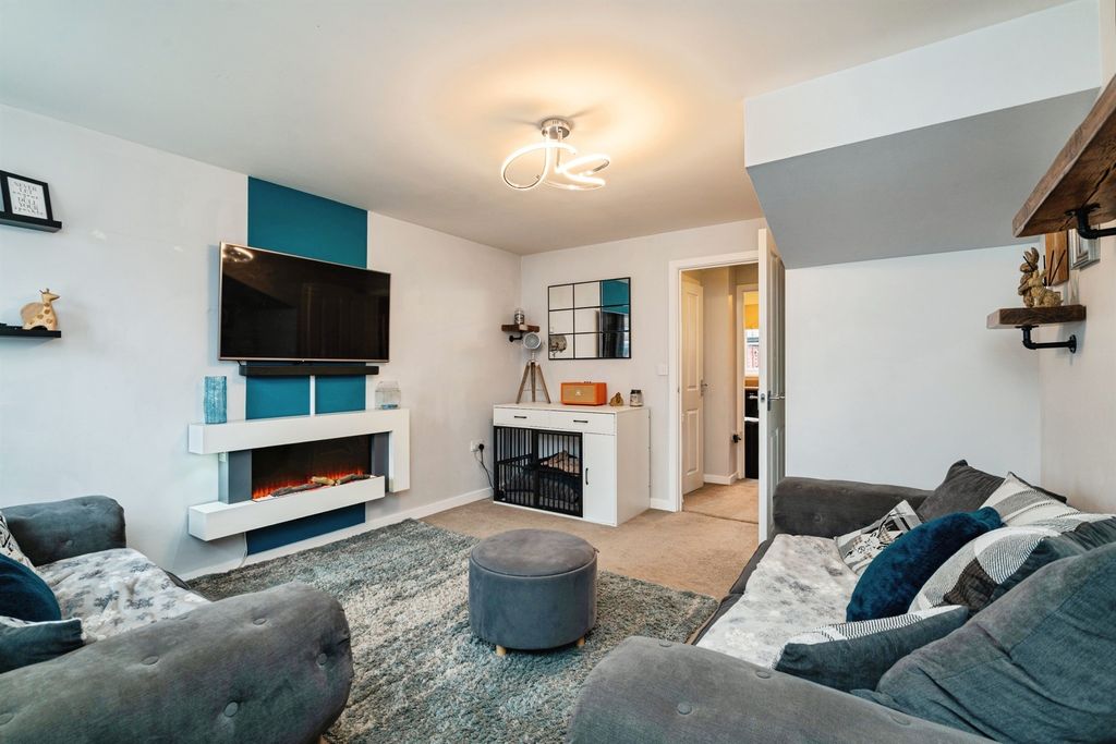 Property photo 2 of 18