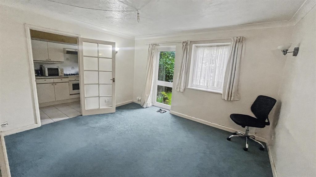 Property photo 3 of 10 Living Room