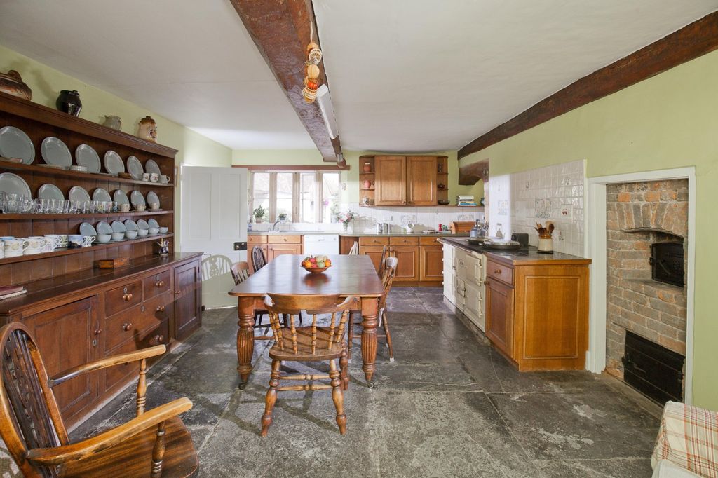 Property photo 3 of 16 Kitchen