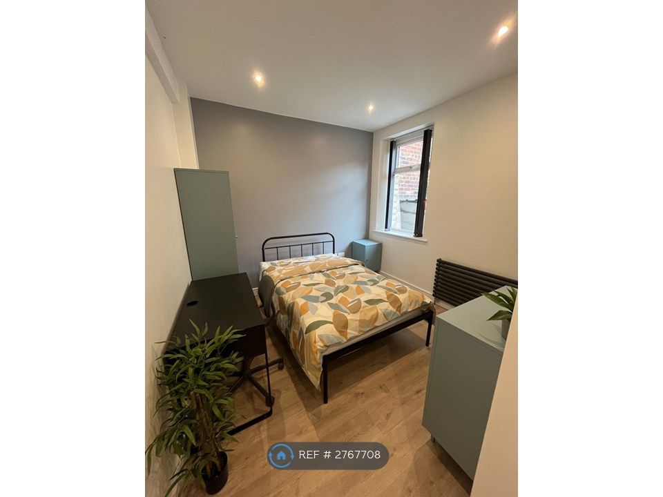 Property photo 3 of 18 Room 2