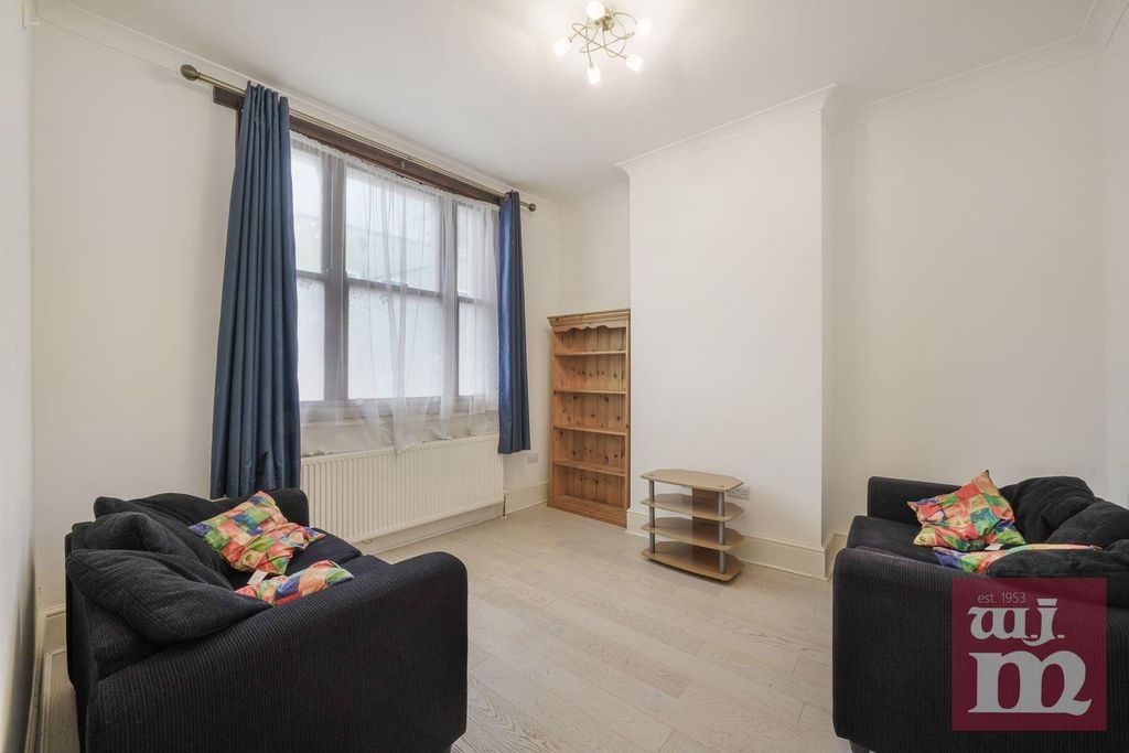 Property photo 3 of 13 Living Roo