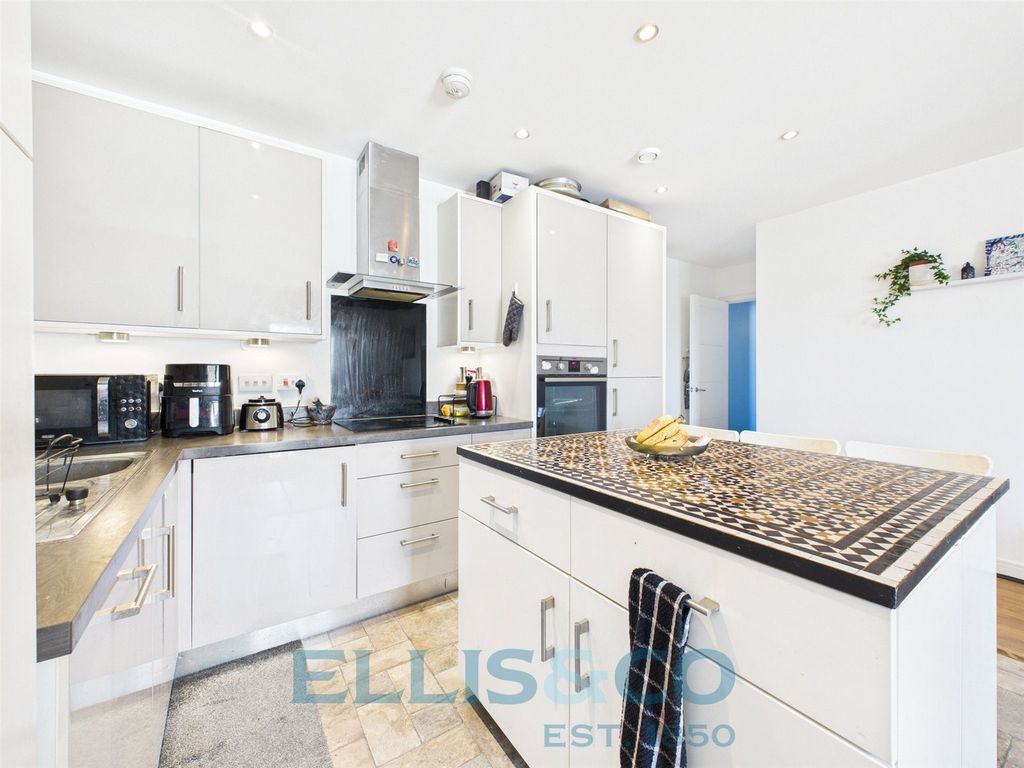 Property photo 2 of 9 Picture No. 29