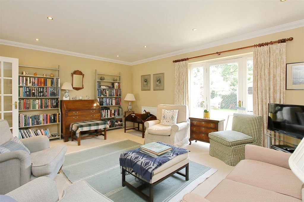 Property photo 2 of 13 4 Fifehead Manor Ph15.Jpg
